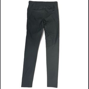 Under Armour Fitted Heat Gear Gray Leggings Wide Waist Band Size S | P EUC